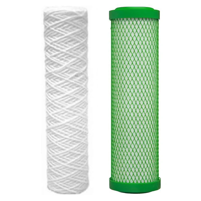 Twee waterfilter cartridges voor waterontharder en waterfiltratie, wit en groen