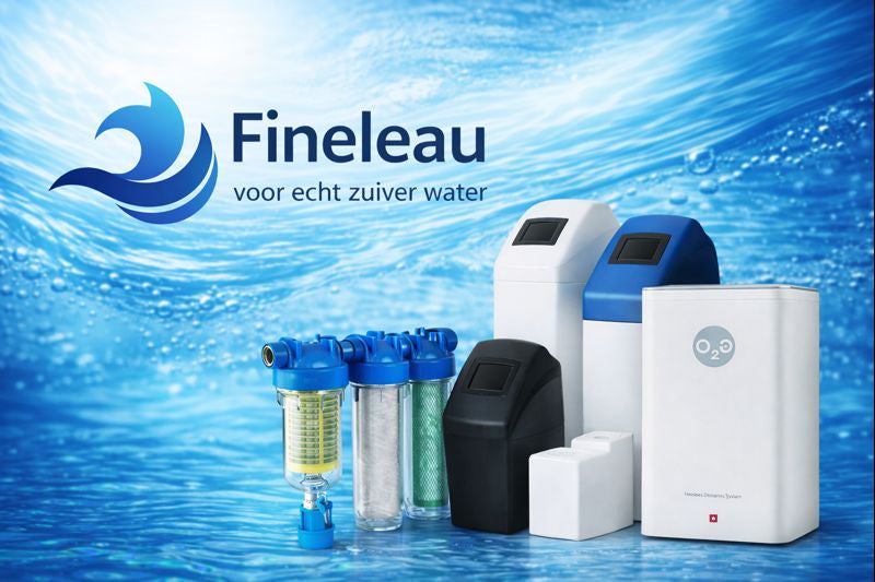 Waterontharders en waterfilters voor zuiver water op blauwe waterachtergrond